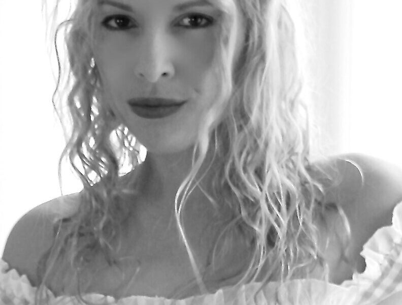 Untamed Circus : Skye Delamey *solo artist with back up band (rock) Los Angeles, California