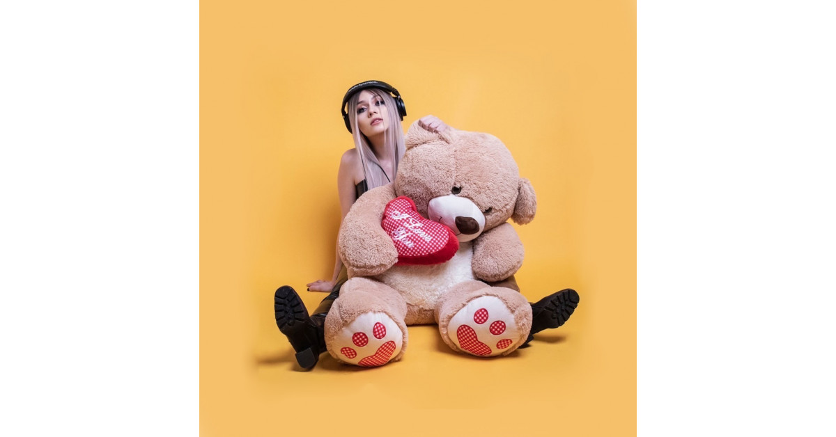 MAE ROSE Recently Releases Single ‘HOLD ME DOWN’ and is Ready for Her Album Debut @1803nyc