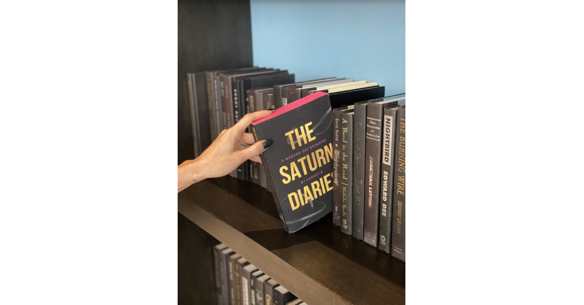 Celebrity Tarot Reader Cardsy B Kicks Off Book Tour for The Saturn Diaries